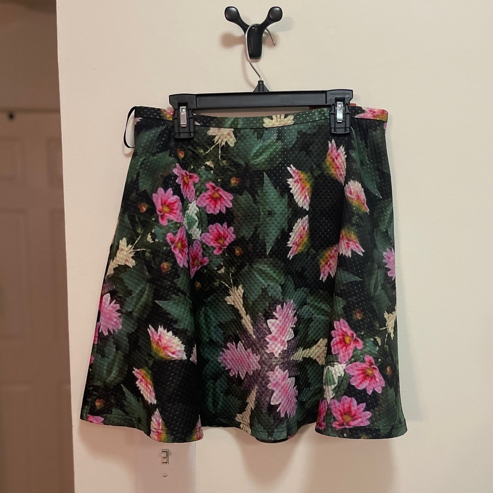 Ted Baker London floral spring skirt Ted size 2 / US 6